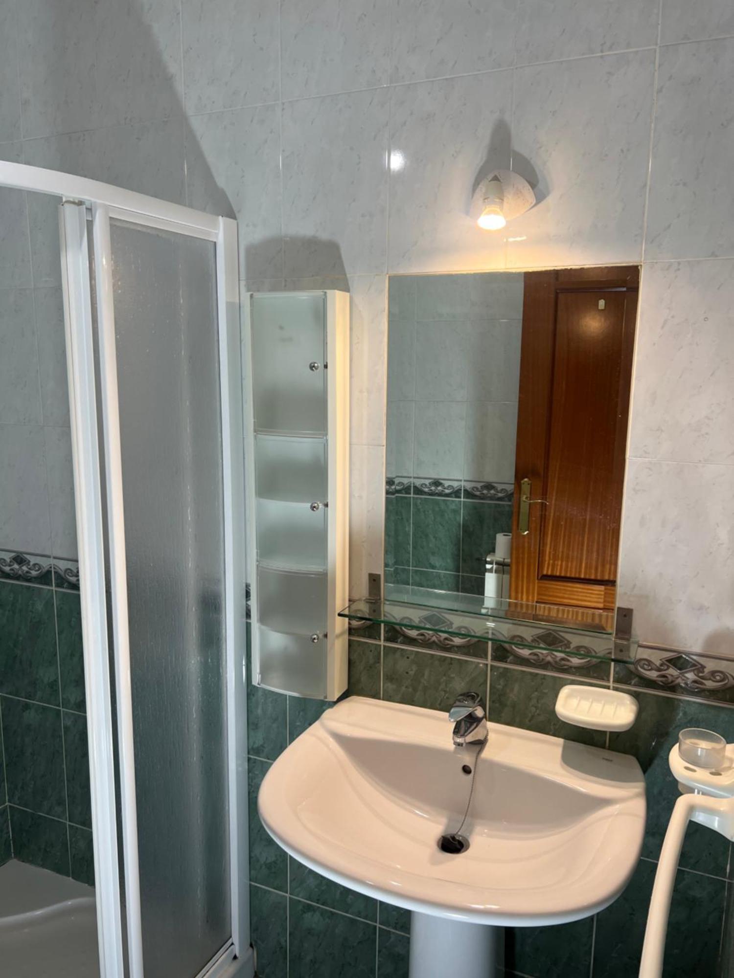 Azadinos, Leon. Lägenhet Exteriör bild